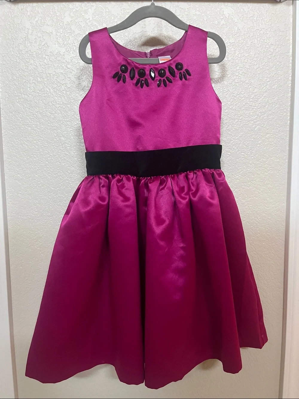 Gymboree Fuchsia Satin Party Dress w Black velvet Waistband & bow size 6